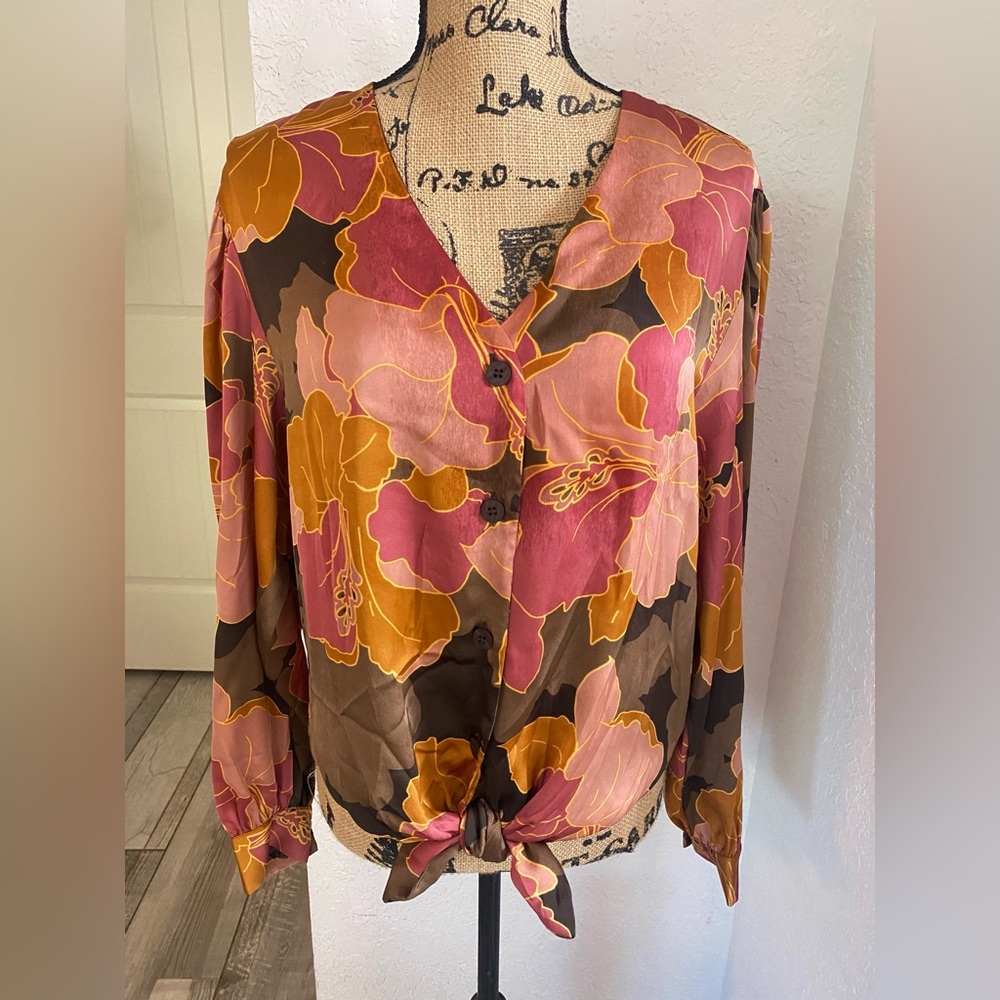DR2 Beautiful Silky Blouse